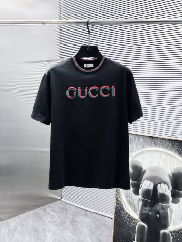 古奇 Gucci 2025Ss新款 半袖 体恤 短袖 圆领T恤，高端版本！专柜定制面料 透气舒适度高，细节无可挑剔，品牌元素设计理念，体现高品质。手感细腻柔软！