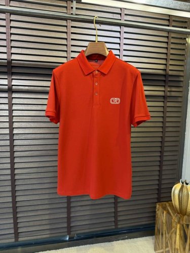 Valentin&华伦天2025Ss新款polo衫 采用定制精苏棉网眼珠地面料 抗皱吸汗速干 软糯亲肤 上身舒适 定制polo领 不易变形 门襟饰以天然贝母扣