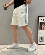 上衣 裤子 prada*25S夏季新款运动休闲五分短裤可搭配套装.侧身新款织带定制设计.凸凹感十足.口袋下方绣花三角标搭配.层次分明 基础休闲的松紧腰五分裤版型