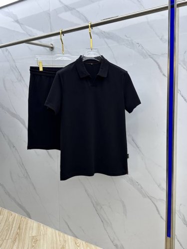 L p2540春夏新款男士翻领polo衫短袖T恤短裤套装 柜台同步发售 简洁时尚百搭 高端品质 侧边Logo布标设计 定制进口双股丝光珠地棉面料 穿着舒适 透气