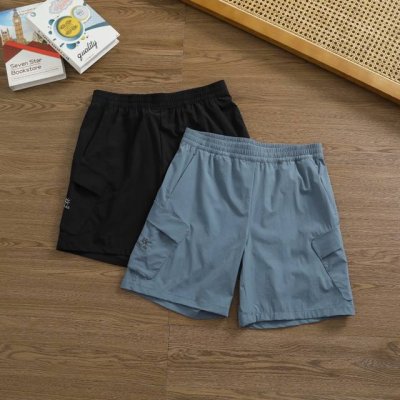 品牌：凯乐石 Kailas 尺码：M-L-Xl-Xxl-Xxxl 颜色：黑色-蓝色 类型：机能工装口袋弹力速干短裤 材质：进口运动速干面料 厚薄：薄 弹力：微弹