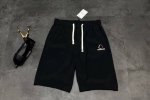 新款短裤上新2025Ss 夏季新品蒙口 Moncler 解锁夏日清凉新时尚！ 宝子们，蒙口这款短裤必须纳入你的夏日衣橱！ 面料：采用高端冰丝面料，触感丝滑凉爽，
