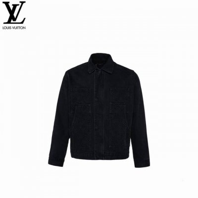 Louis Vuitton 路易威登 24Ss新款压花牛仔夹克外套 1:1最高版本，细节满分 将Monogram压纹口袋融入悠闲工装轮廓，可与同款工装裤共筑潮流