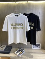 调价 Balenciaga巴黎世家 2025春夏新款高克重重磅圆领短袖出货啦！！ 春夏出门必备款 定制高克重纯棉面料 搭配当下流行重工工艺 做工走线精细 面料上