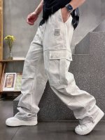 Miu 顶级货品 2025春夏新款休闲裤！官网同步发售。品牌经典Logo休闲裤 ，定制面料，舒适度极好，手触感强烈。辨识度极高，完美品相工艺。 尺码：M-3Xl