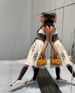 miumi* 25Ss春夏新款 知性分子学院风重工花朵刺绣花边半裙丨独家高版出品！定制进口洗水棉质感超赞！刺绣花边设计甜酷兼备减龄穿搭。不挑人版型上身巨显瘦！立