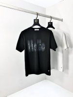 Dior。2025春夏新品时尚圆领短袖高级定制百搭款式！更有实用感 任何人都可以轻松驾驭 采用莫代尔氨纶面料制作，奢华经典品牌Logo设计，H非常显档次懂货的必
