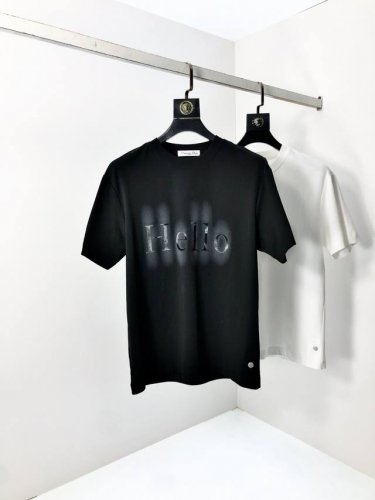 Dior。2025春夏新品时尚圆领短袖高级定制百搭款式！更有实用感 任何人都可以轻松驾驭 采用莫代尔氨纶面料制作，奢华经典品牌Logo设计，H非常显档次懂货的必
