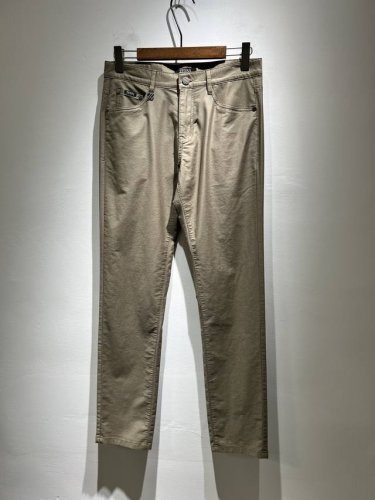 zegna 杰尼亚 2025春夏新款男士休闲裤，压轴的渠道货出现了！！柜台同步销售！ 毫不夸张的说，此款裤装是原厂代工渠道的货，并不是吹牛的原厂代工，完全是由杰