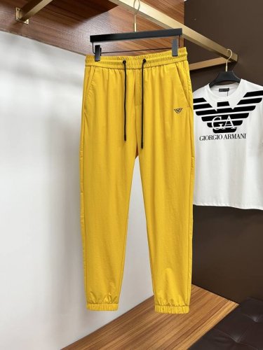 阿玛尼 2025Ss夏季专柜新品同步上市。原单订制高品质时尚休闲裤。超级百搭款。独家定制-进口高端绵面料，手感细腻柔软，贴身舒适，上身超有型！原版定制专柜最新五