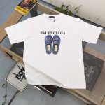 款号：Dg25673 2025新款Balenciaga巴黎世家拖鞋图案Logo字母印花休闲情侣短袖T恤，经典图案设计，朋克不羁！！采用250G克重纯棉面料，印花
