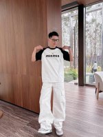 Miu Miu*春夏新款圆领时尚短袖T恤重磅纯棉 插肩袖 贴布秀工艺Logo设计.贴肤舒适 耐看又好穿.休闲百搭必备款 颜色 白色 码数 M~3X 款号: 10