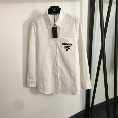 款号20252136 prad*新款 植绒Logo刺绣口袋长袖纯棉衬衣，白色，Sml， M码；肩宽42，胸围102，袖长59，衣长72