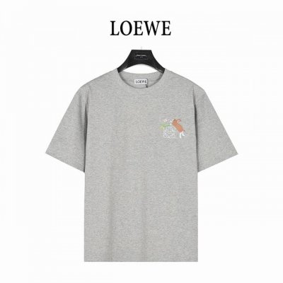 loewe 罗意威 25Ss 联名Suna Fujita 兔子徽标刺绣短袖T恤 轻盈棉质 T 恤，正面饰有小兔图案，搭配 Anagram 刺绣。 T 恤为 Lo