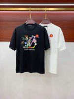 Lv单穿打底都是首选 高定面料 认准袖子下摆是无痕修袖 240克纯棉 2025春夏新品短袖时尚经典圆领短袖时尚单品设计，更加时尚舒适，高标准定制，上身非常有型，