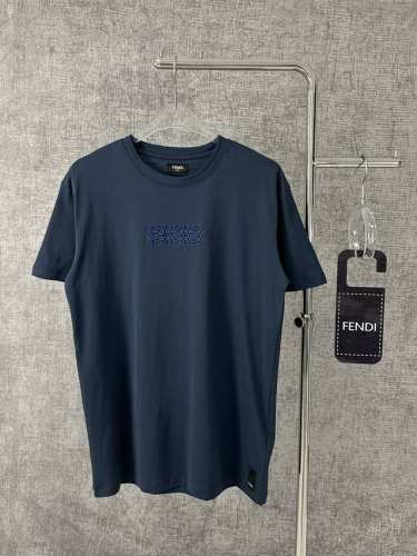 P220 Fendi 芬迪2025春夏新款Ff徽标图案休闲重工刺绣短袖T恤 本款短袖圆领T恤。桑蚕丝+纯棉材质高级感十足，胸部绣有灰色和黑色Ff Labyrin