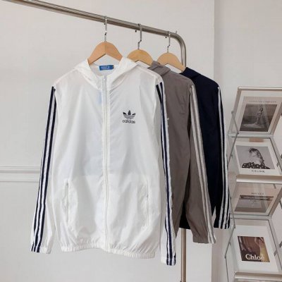 adidas 阿迪达斯三叶草夏季新款专柜轻薄防晒连帽皮肤衣同步上新 1:1专柜同款混织面料 手感柔软顺滑 干爽亲肤 无感上身 拒绝炎热和晒黑 经典三杠设计 简单