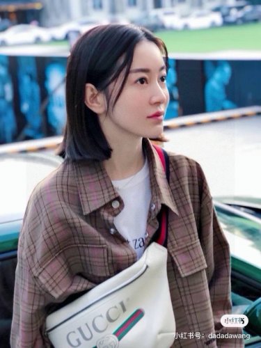 Gucci 古驰 print 腰包 这款腰包是男女同款，潮男潮女休闲出行的不二选择。多种背法随意搭配，可当胸包背胸前，也可背后背上，也可以当腰包扣腰上，还可以当