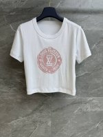高版本出货啦 L家徽标印花短T恤 2025航海系列 圆领领口设计 经典Logo徽标印花 配色时髦减龄 进口纯棉面料 轻薄舒适亲肤 短款版型 上身显瘦又百搭 商标