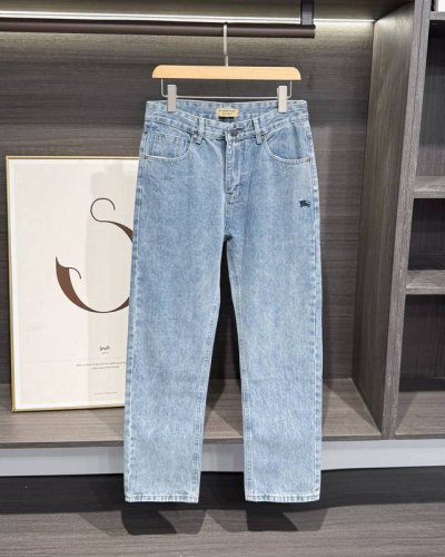 Burberry X Supreme 24Ss 巴宝莉联名战马刺绣牛仔裤 原版采购开发版型工艺制作高版本 采用水洗牛仔面料 经过特殊的洗水工艺 扎染步骤 多次洗