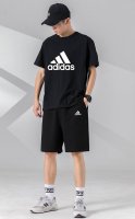 Adidas 阿迪达斯经典短袖短裤运动套装！百搭不挑人！ 本款T恤采用纯棉面料！吸汗透气，贴身柔软！ 腰部松紧带抽绳，拉链口袋，运动時候可以放手机钥匙，非常方便