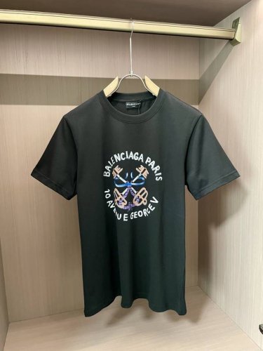 巴黎世家 男士时装款圆领短袖T恤，贸易公司洋行货，高级限定款，25年春夏新品，明星级人气单品！ 客供埃及进口顶级面料，甄选尼罗河区域光照极好的上等棉花原料，经过
