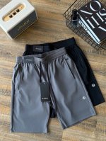新款 Lulu 速干休闲短裤 锦纶水立方面料 面料舒服爽滑，吸湿排汗，透气性好，左右；右后拉链袋口袋；做工精细；整件高端；商务运动款式 颜色：黑色 灰色 尺码：