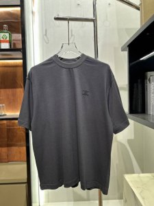 ce 赛琳Celine 凯旋门小Logo短袖T 版型宽松不挑人 至220斤 简洁款即是跑量款 大佬们必备的款哦 谁拿谁补单 好卖的款大佬们强推 面料采用进口定制