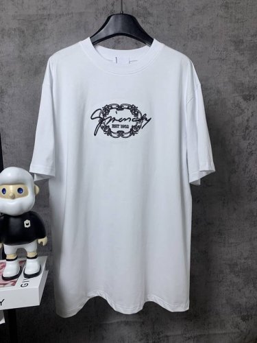 Givenchy*纪梵希 Givenchy*纪梵希刺绣标语刺绣短袖T恤 -定制260克32支全棉双纱紧密爽滑面料 布面干净 布纹清晰 手感非常细腻扎实 更加力挺