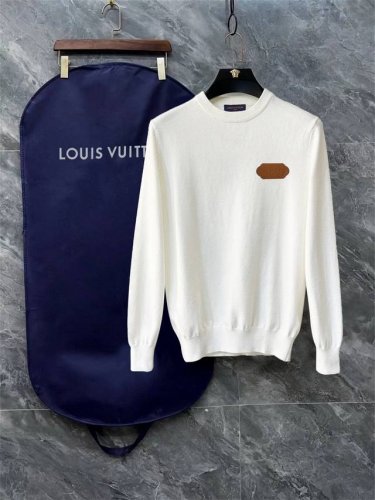 P130 Lv 路易威登 3标齐全 精美徽标圆领毛衣 精品羊毛混纺毛衫 男女款高端定制臻品系列 隶属品牌高端主线 专利顶级纱线混纺 以创新来阐释常规款式 面料的