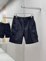 prada 男士精品休闲裤顶级面料休闲短裤，最新款上身版型无敌正绝对可以闭眼收的一款此款裤子非常百搭，弹力腰围,日常上班户外运动都可以穿着，是时尚休闲与户外运动