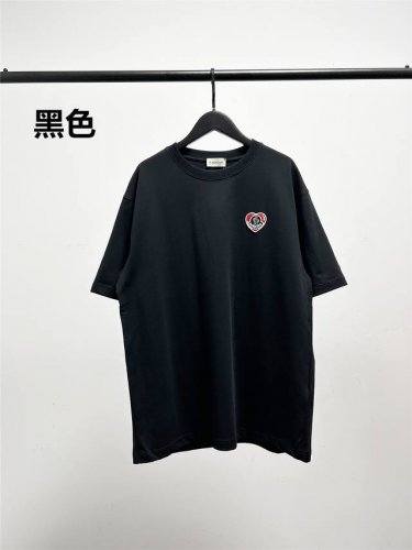 P110 [Moncler 蒙口] 2025Fw刺绣徽章短袖T恤 颜色：黑色 白色 尺码：S M L Xl 2Xl