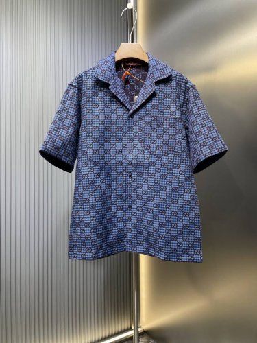 Gucci 顶级复刻 古驰 25Ss新款宽松版型衬衫T恤采用Gg Vichy棉毛混纺提花面料打造，搭配珍珠母贝纽扣，更显精致格调。 码数：S.M.L.Xl. 三