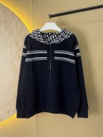 实价 全年有货 颜色：宝蓝色，灰色，橘黄色，尺码：S-Xl 高版本秋冬季爆款Dio*迪奥，区别市场通货Cd家满印双面穿羊绒连帽针织衫毛衣，男女同款。辅料表成分百