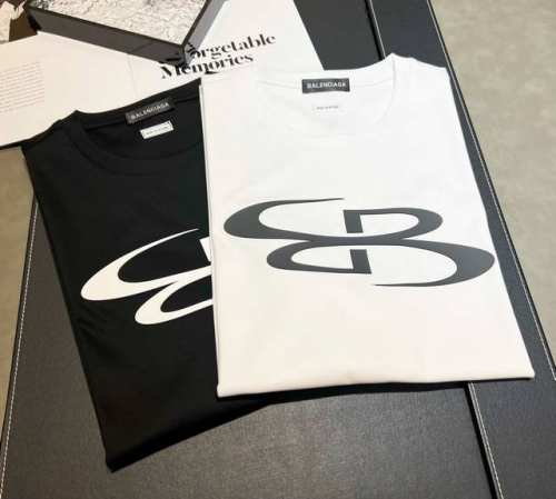 100 2025 新款春夏丝光棉200克重短袖T恤上新：Balenciaga经典大气的双B字母标志性的硅胶工艺搭配很显气质又立体，是春夏内搭外穿的不二选择！ 颜