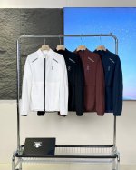 On昂跑 Weather Jacket Insulated轻量皮肤衣情侣款 户外轻量化跑步皮肤衣上新，On昂跑家专柜同款 采用功能性专业户外保护型针织材料92的