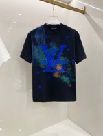 lv 2025早春新款男女同款短袖T恤，！定制专属纯棉面料，定制原版工艺螺纹，胸前重工字母Logo工艺设计！简约大方，从容百搭，档次极高，完美融入时尚还有风情感