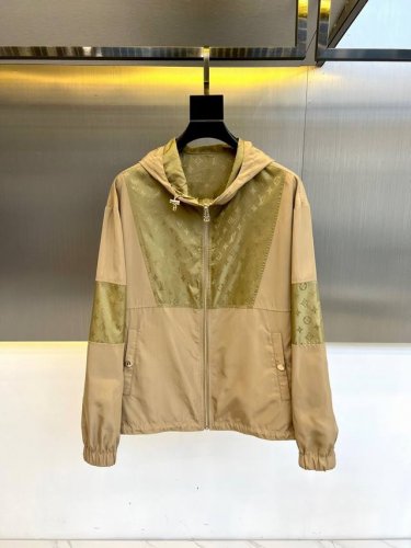 主推 Lv 2025春夏新款男士薄款双面夹克外套，原厂订单，家族人气单品，代表性十足，规格感十足的精品，所有粉丝都值得抢购的精品！纯正意代渠道订单，标志性字母标