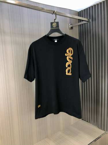 p230 古奇。2025春夏新品时尚圆领短袖高级定制百搭款式！更有实用感 任何人都可以轻松驾驭 高端棉面料制作，手感非常奈斯，不起球，不变形，奢华经典设计，非常