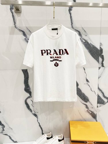 prada 普拉达 320克圆领短袖T恤 洗水磨破领口做旧裂痕硅胶字母Logo标识 官方同步 1:1原版开模 时尚个性 百搭潮流 纯原品质 原版洗水面料 吊牌