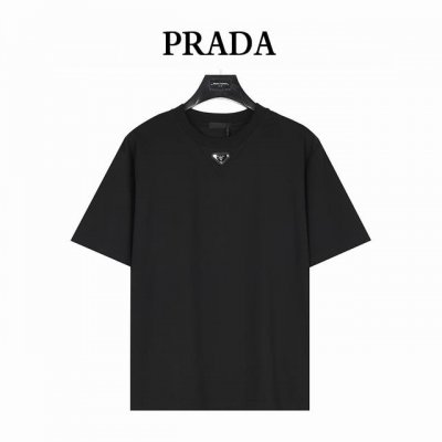 prada 普拉达 领口金属三角标镶嵌短袖T恤 简约百搭经典~神T 金属三角标胸前小口袋设计，简约又高级的设计！ 采用260G洗水纯棉平纹布面料，~亲肤感巨好~