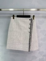 Chane*2025新品上架 斗篷捆边洋装半裙套装定制Yb进口粗纺羊毛呢材质 质感高级 品相十足 斗篷洋装外套版型 落型垫肩廓形袖口衣摆设计 修饰人体 更显身姿