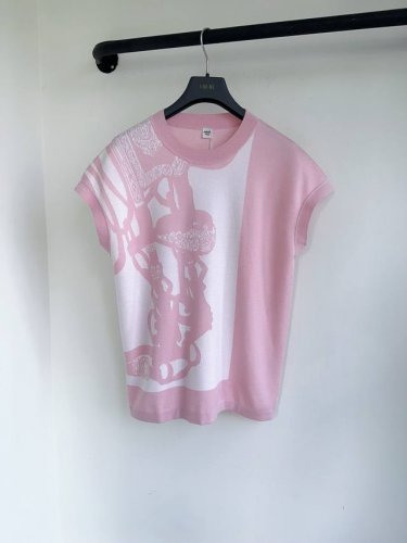 Hem25春夏新款经典圆领撞色提花针织T恤出货50%桑蚕丝纱线细腻柔软的手感无敌赞定位提花图案低调奢华气质圆领优雅又时髦，经典版型不挑人上身显瘦又百搭！强烈推荐