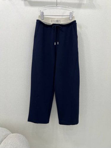 马吉拉Mm6 25新款腰头字母松紧织带 简约风气质阔腿休闲裤 裤脚抽绳可以两穿 进口新型面料质感超赞！ 经典字母Logo点缀 舒适感高级感看得见 四季必入的百搭
