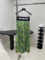*新品花朵百褶半身裙 定制Stencil Allover标识粘胶纤维提花面料 压褶大裙摆 织带宽腰头 上身垂坠感十足 复古摩登造型 ：花色 ： Sml P460