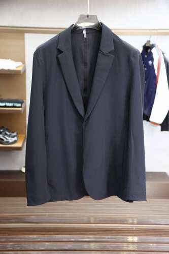 p360 arcteryx 始祖鸟商务系列 Veilance Indisce Blazer 休闲西服，防风防泼水面料，全压胶设计，隐藏安全口袋，侧面通风设计 码