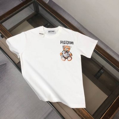 Moschino 莫斯奇诺 2025最新款短袖T恤，绝对的顶级爆款，图案立体精美，细节处处动人，非常独特的设计，大气，简约，基础，耐看，但又独具风格，结合了一款