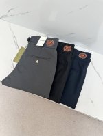 gucci 男士商务休闲时装款西裤# 此款无疑是最精致最高级的存在非常显气质的一款西装裤，也是日常工作休闲必备的百搭裤装，修身直筒版型裁剪，穿着亮眼时髦减龄，游