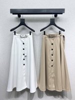 d家A字排扣半裙 低调又时髦 版型百搭不挑人 都可驾驭 百搭又帅气 高品质 两色 尺码Sml
