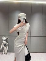 上新 prad* 普拉达 25Ss新款连衣裙 polo领褶皱设计 日常通勤皆可 三角标点辍 可减龄可优雅 无论什么年纪都钟爱的polo领设计 减龄百搭 侧边腰部